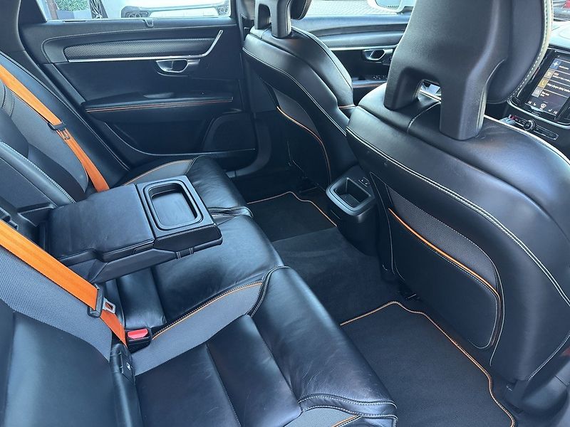 Volvo V90 (2018) 2.0D AWD Ocean Race LED - fotka 17 z 46