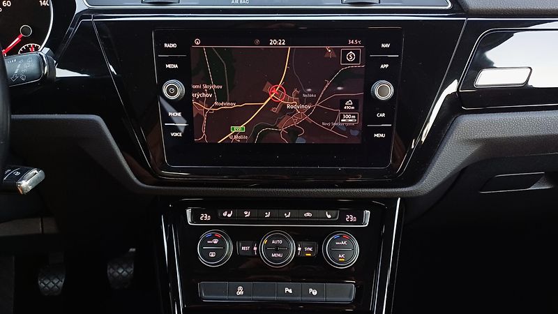 Volkswagen Touran 2.0 TDI 110kW HIGHLINE - fotka 28 z 50