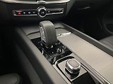Volvo XC60 B5 AWD DARK ULTIMATE AUT CZ - náhled 26