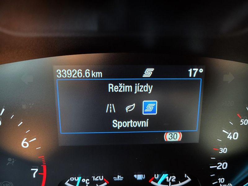 Ford Focus 1.0 EcoBoost mHEV 114kW TITAN. - fotka 28 z 50