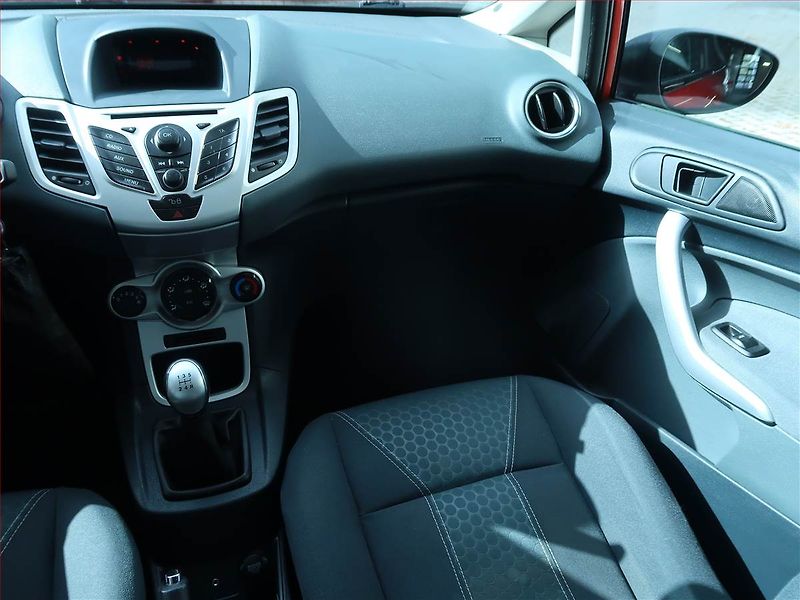 Ford Fiesta (2009) 1.25, Tempomat - fotka 8 z 14