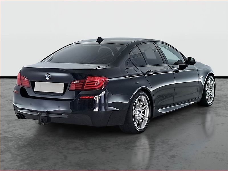 BMW Řada 5 (2011) M Paket 530d xDrive, 4X4 - fotka 5 z 23