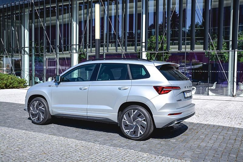 Škoda Karoq 2,0Tdi Exclusive 7ST DSG 4x4 Z - fotka 4 z 33