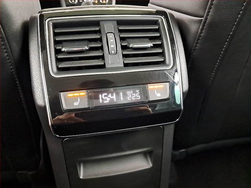 Škoda Superb (2022) Laurin&Klement 2.0 TDI - fotka 22 z 22