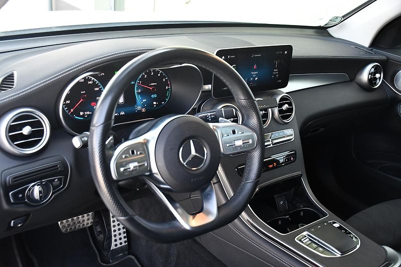 Mercedes-Benz GLC 300de 4MATIC ČR - fotka 14 z 42