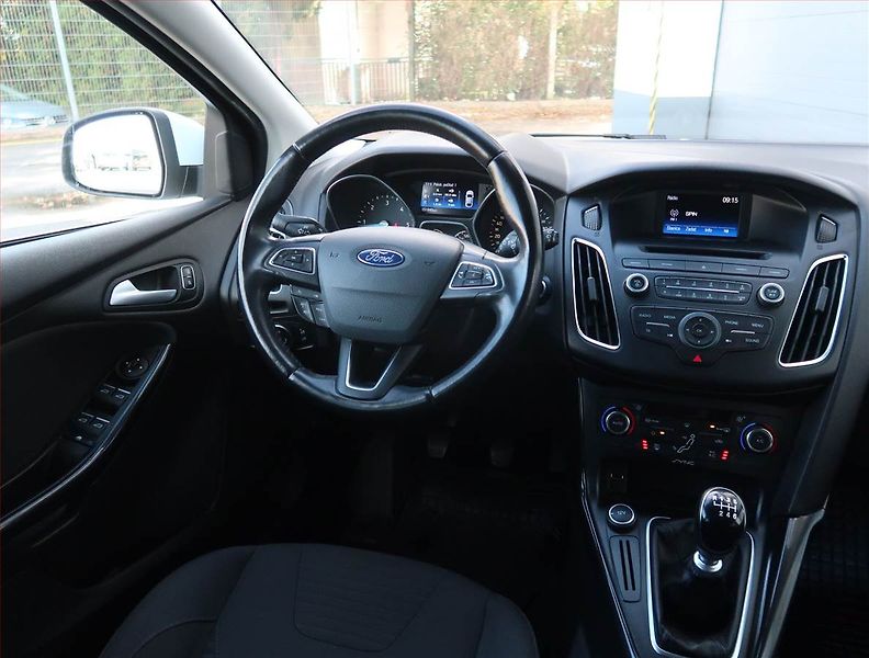 Ford Focus (2016) Titanium 1.5 TDCi, Serv.kniha - fotka 7 z 19