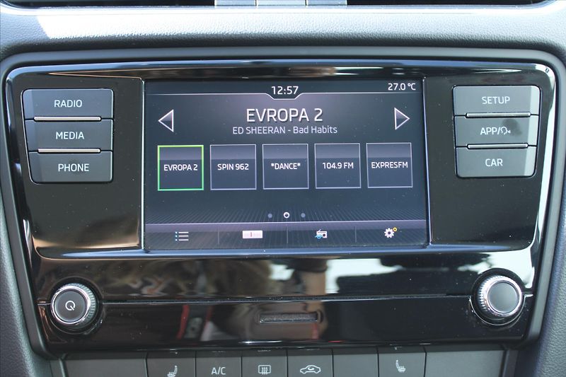 Škoda Octavia 1.6 TDI 85kW DSG AMBIENTE ČR - fotka 18 z 22