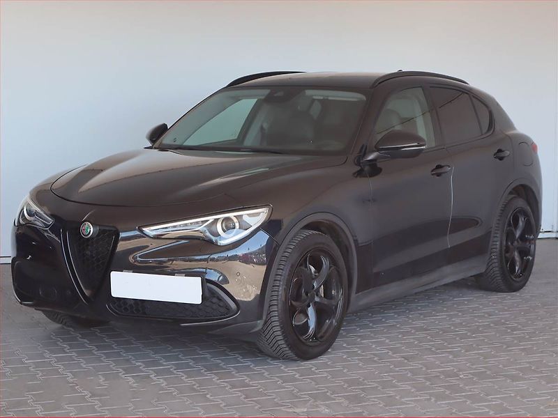 Alfa Romeo Stelvio (2019) 2.2 Diesel, Automat, Kůže - fotka 2 z 23