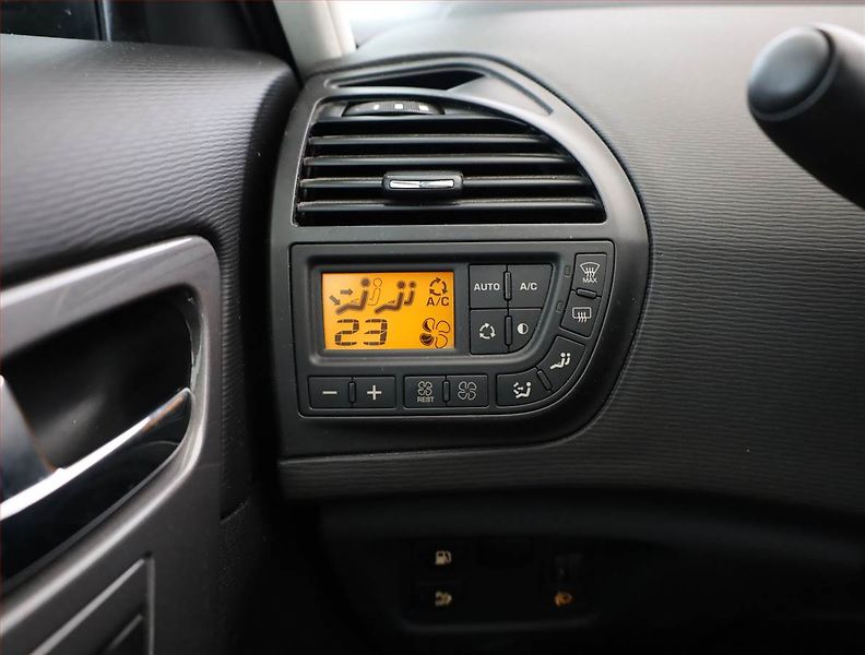 Citroën C4 Picasso (2009) 1.6 HDi, Automat, 7 míst - fotka 12 z 16