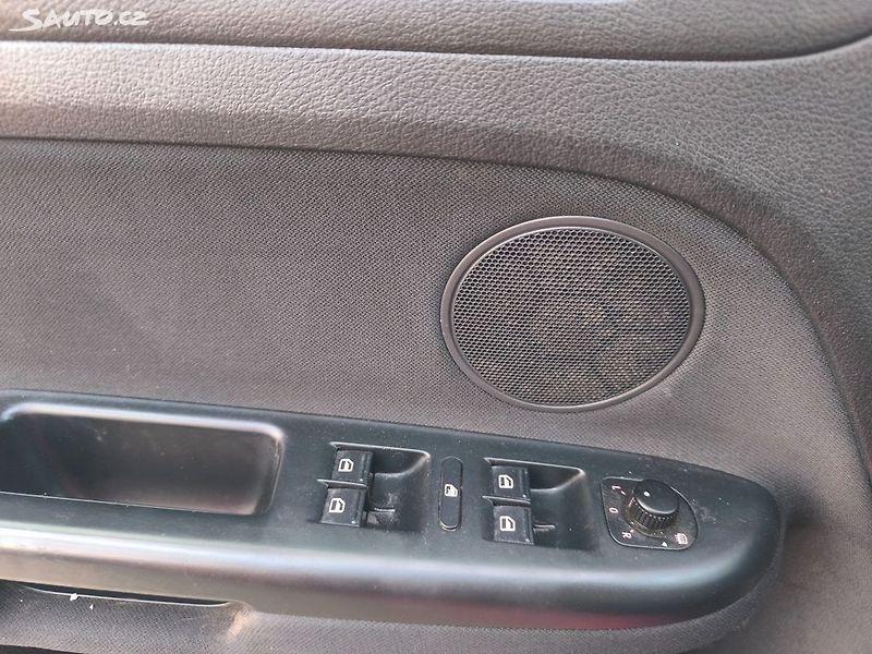Volkswagen Golf Plus 2.0TDI,KRÁSNÝ,VÝBAVA,135KM - fotka 17 z 25