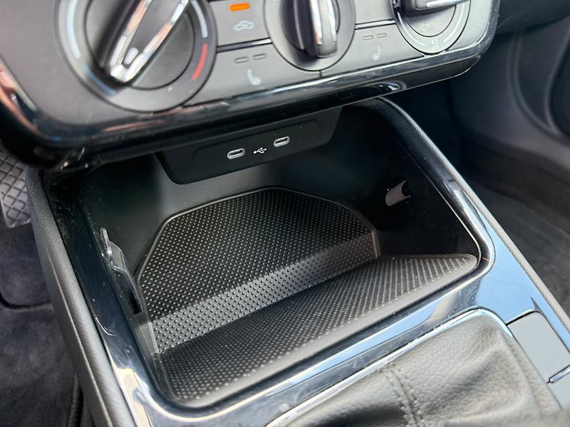 Škoda Fabia Selection 1.0 MPI 59kW - fotka 17 z 22