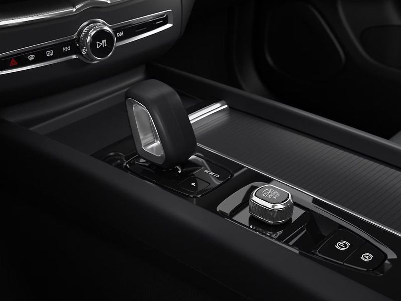 Volvo XC60 ESSENTIAL B5 AWD 184kW - fotka 12 z 13