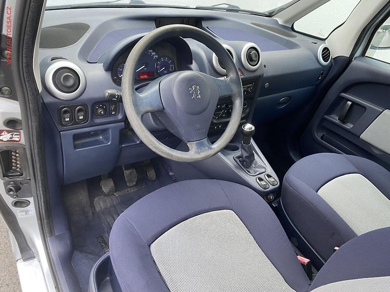 Peugeot 1007 (2006) 1.4i, AC - fotka 8 z 16