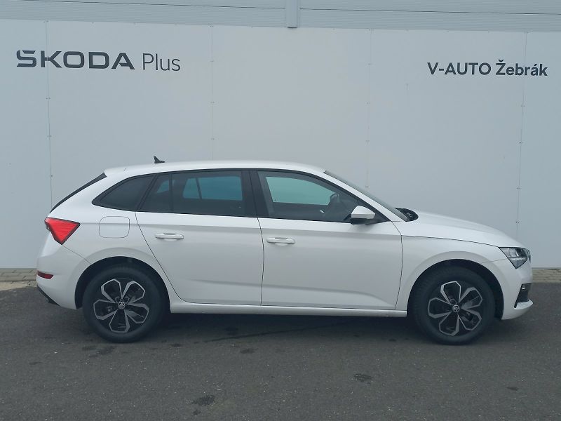 Škoda Scala (2023) Ambition PLUS 1,0 TSI 81 kW DS - fotka 8 z 22
