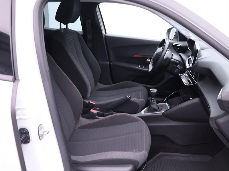 Peugeot 2008 1.2 PT 96kW CZ Active 1.Maj - fotka 11 z 27