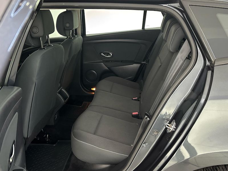 Renault Mégane AUTHENTIQUE - fotka 8 z 25