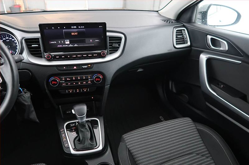 Kia Ceed (2021) 1.5 T-GDI - fotka 8 z 21