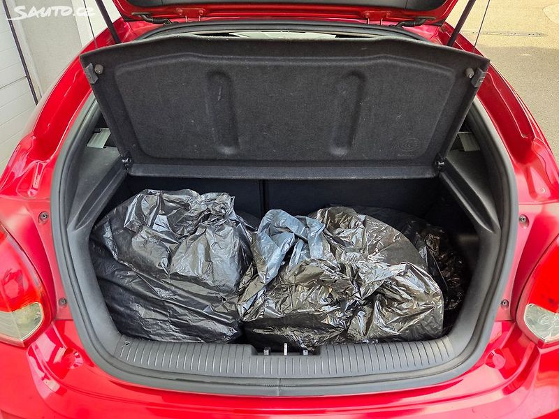 Hyundai Veloster (2012) 1.6 GDI Nové v ČR Serviska - fotka 19 z 30