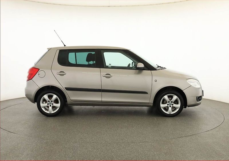 Škoda Fabia (2008) Ambition 1.2 12V, pěkný stav - fotka 6 z 12