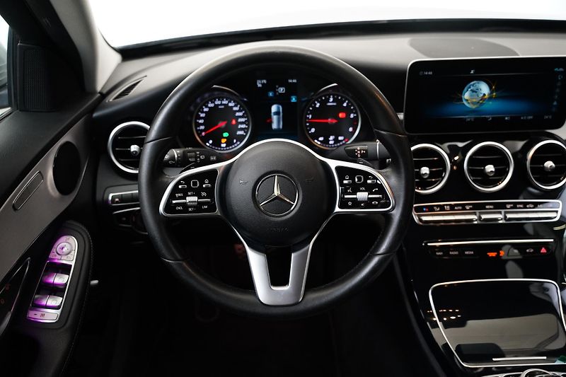 Mercedes-Benz Třídy C - fotka 18 z 28