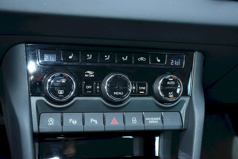 Škoda Karoq (2021) Style PLUS 2.0 TDI 85kW DSG - fotka 23 z 35