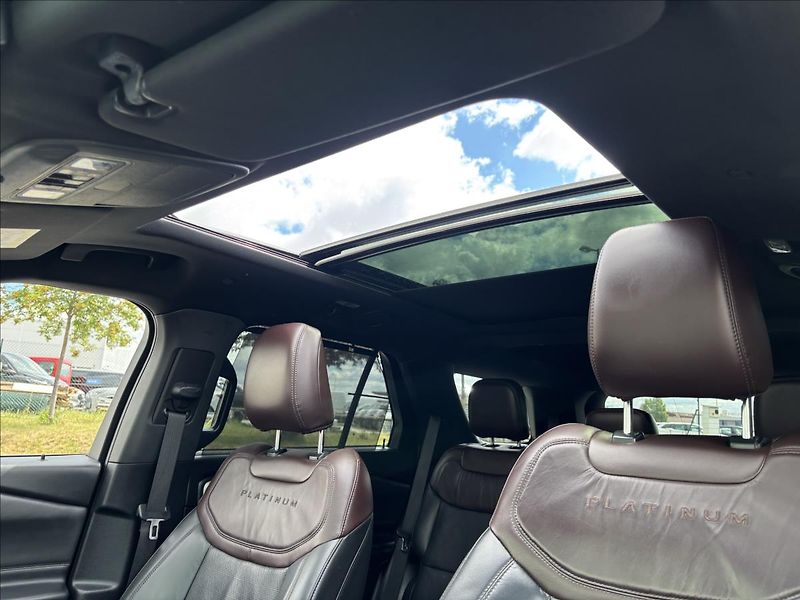 Ford Explorer 3,0 V6 PHEV Platinum AWD 7Míst - fotka 59 z 65