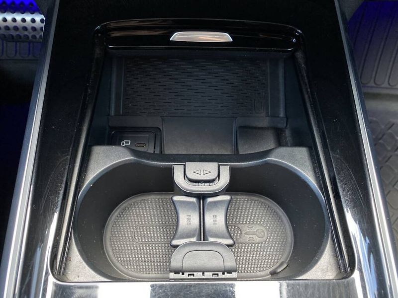 Mercedes-Benz GLB (2023) 250 4MATIC - fotka 24 z 29