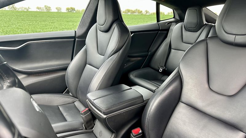 Tesla Model S (2018) - fotka 12 z 26