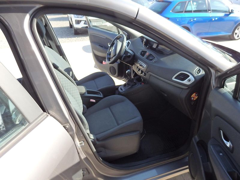 Renault Grand Scénic 1.6i 81 kW ZÁLOHOVÁNO - fotka 10 z 14