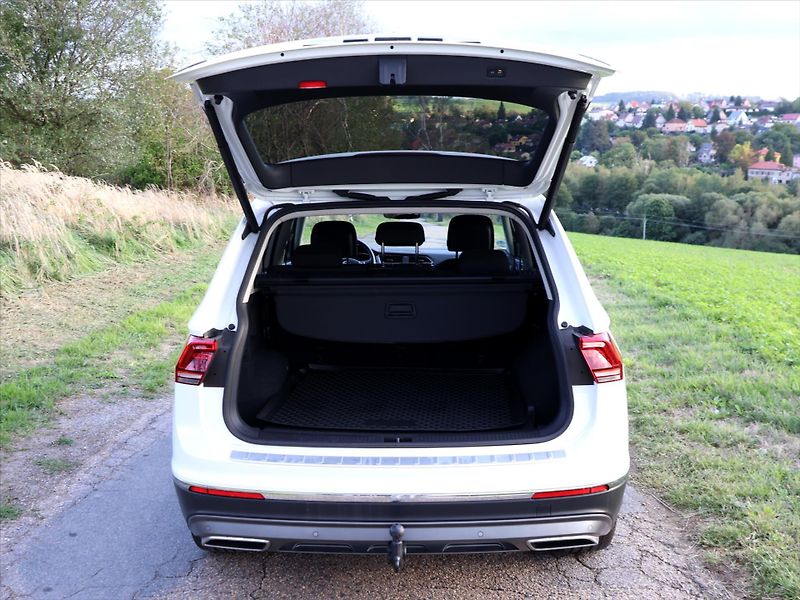 Volkswagen Tiguan Allspace 2,0 TSI 162kW DSG 4M LED 1.Maj - fotka 9 z 35