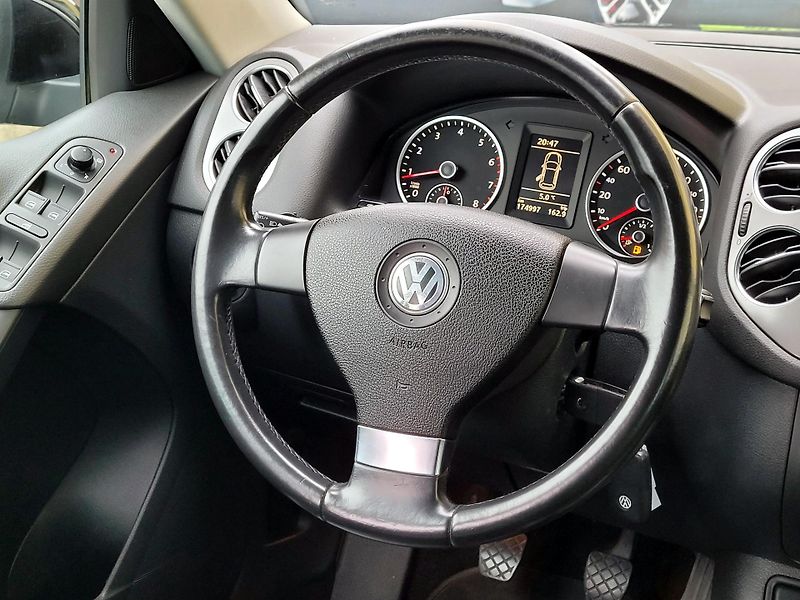 Volkswagen Tiguan 1,4 TSi 4motion SPORT SERV.KN - fotka 27 z 40