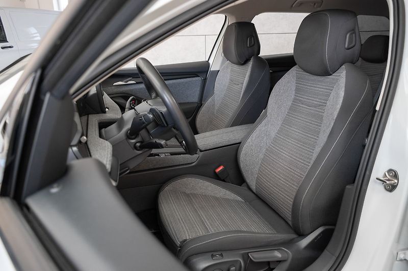 Škoda Superb TDI 142kW 4x4*TAŽNÉ*DPH*ČR 1.M - fotka 12 z 45
