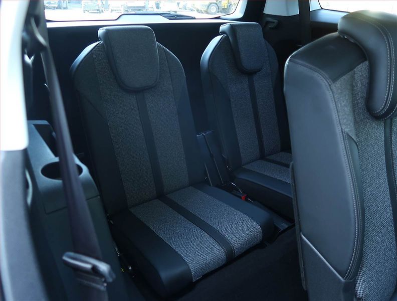 Peugeot 5008 (2019) 1.5 BlueHDi - fotka 22 z 25