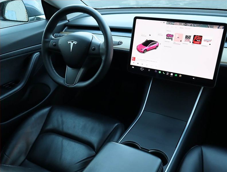 Tesla Model 3 (2020) Std Range Plus 52kWh, SoH 81% - fotka 7 z 16