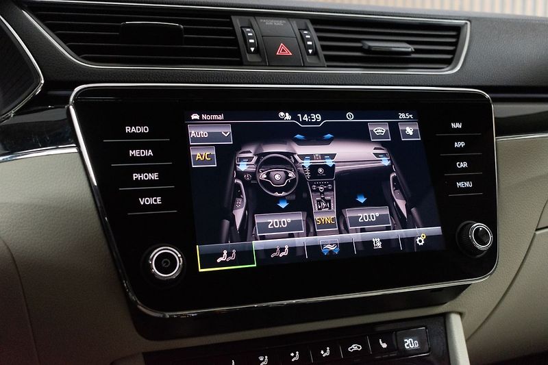 Škoda Superb TDI 147kW 4x4*L&K*TAŽNÉ*ČR 1.M - fotka 31 z 49