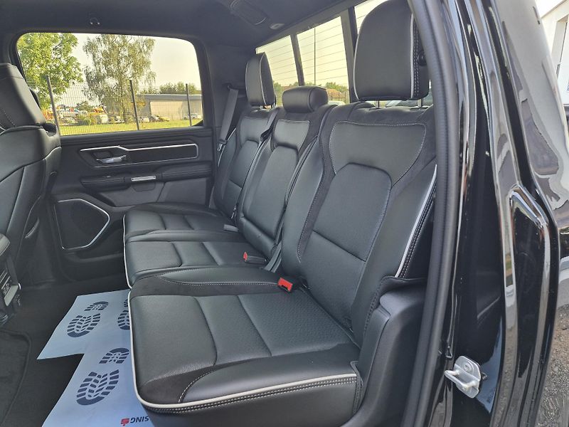 Dodge RAM (2025) 1500 Laramie Sport 3.0l - fotka 13 z 17