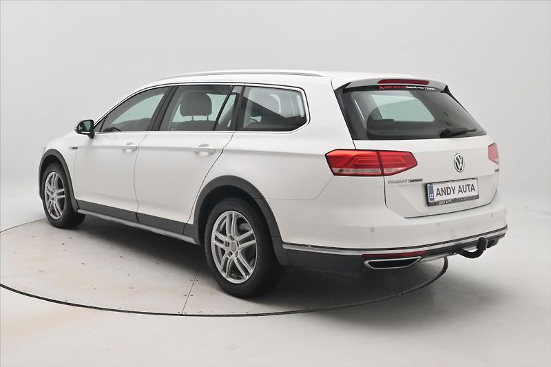 Volkswagen Passat 2,0 TDI 140kW DSG Alltrack 4Mo - fotka 7 z 32