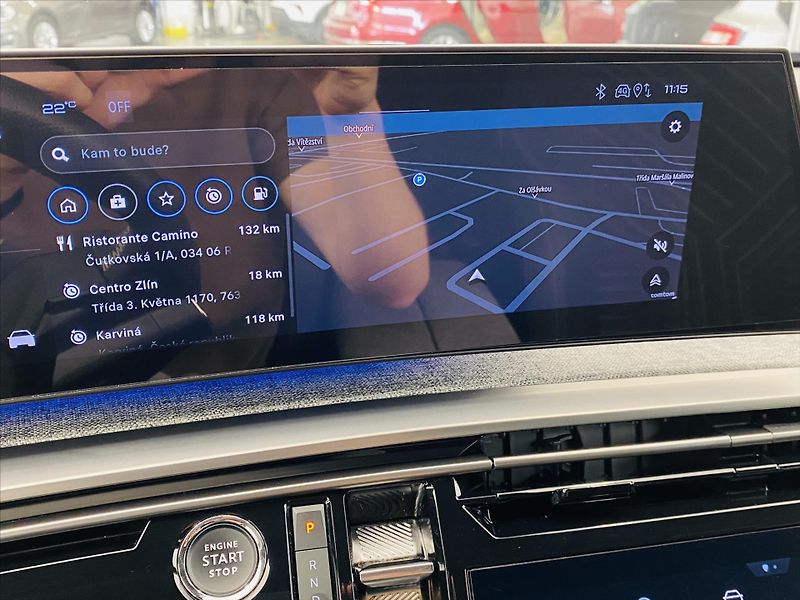Peugeot 3008 1,2 e-DCS6 Hybrid Allure - fotka 16 z 24