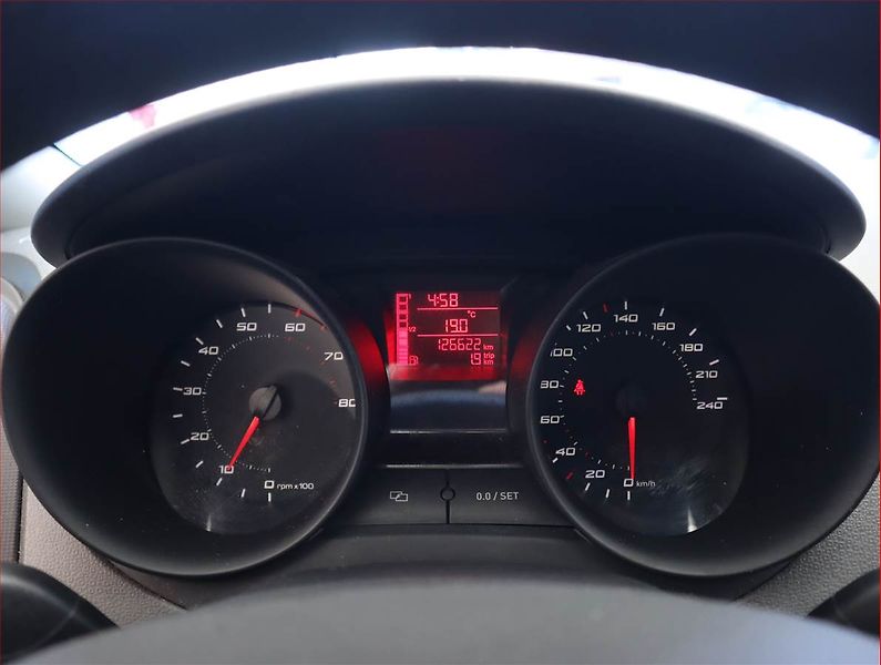 Seat Ibiza (2009) 1.4 16V, nová STK, dobrý stav - fotka 11 z 14