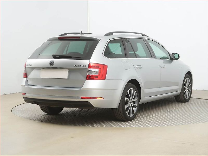 Škoda Octavia (2017) 1.6 TDI, Automat, Navi - fotka 5 z 18