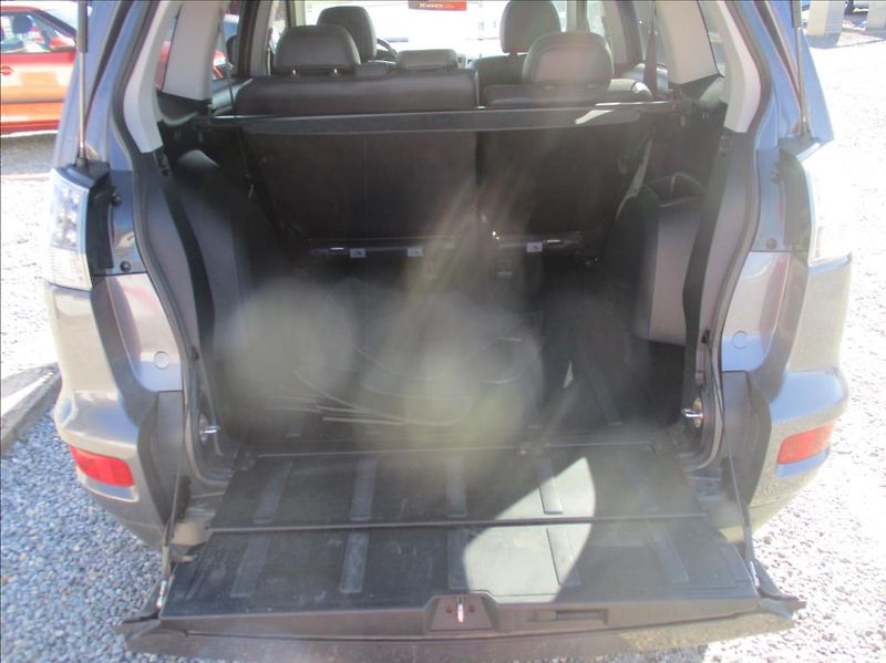 Mitsubishi Outlander 2,2 DI-D, Automat,4x4, klima, - fotka 10 z 32