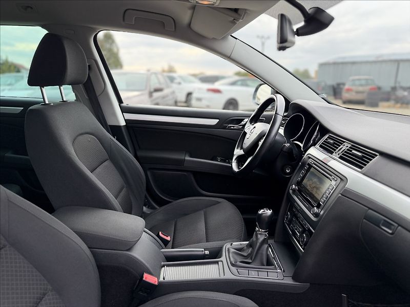 Škoda Superb 2,0 TDI PO ROZVODECH, NOVÁ STK - fotka 27 z 28