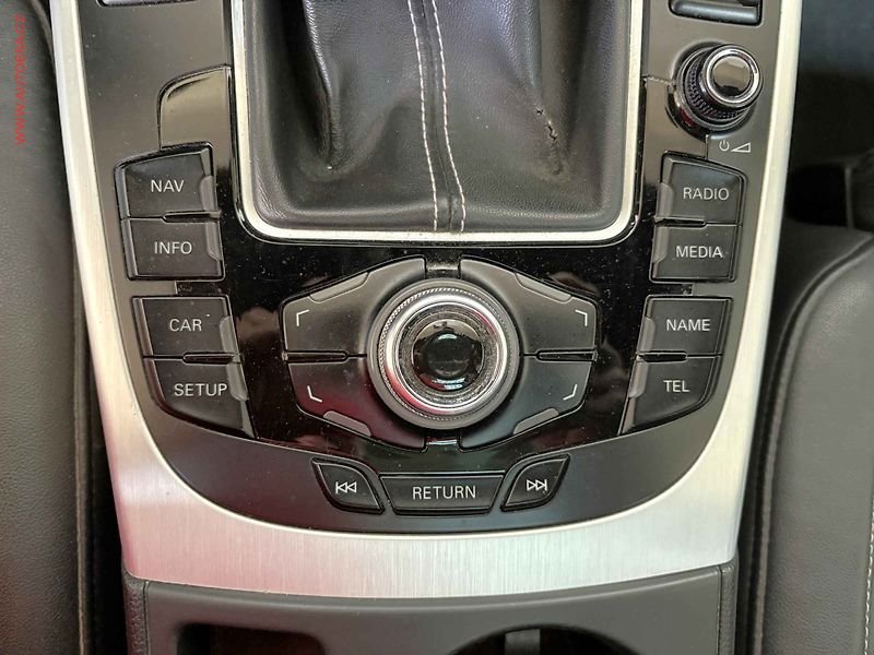 Audi A4 (2010) 2.0 TDi, S-line, bixen, +ALU - fotka 18 z 19