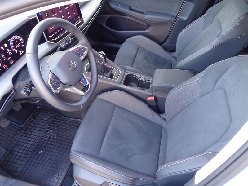 Volkswagen Golf 1,5 TSI  PEOPLE  110 kW - fotka 10 z 30