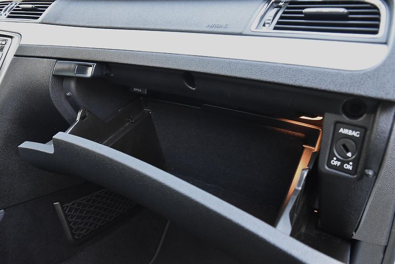 Škoda Superb 2.0 TDi CR,NAVI,VÝHŘEV,XENONY - fotka 39 z 45