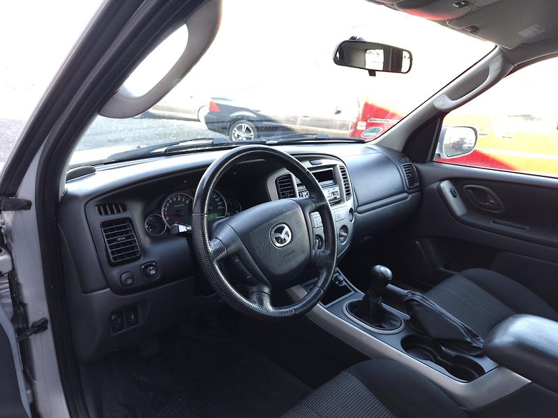 Mazda Tribute 4X4  - fotka 12 z 22