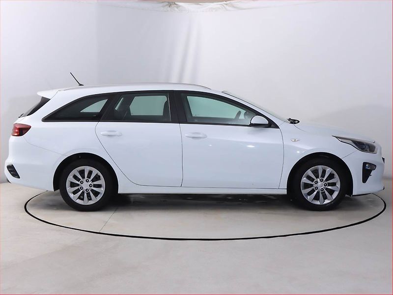 Kia Ceed (2020) 1.6 CRDi, Serv.kniha, Tempomat - fotka 6 z 17