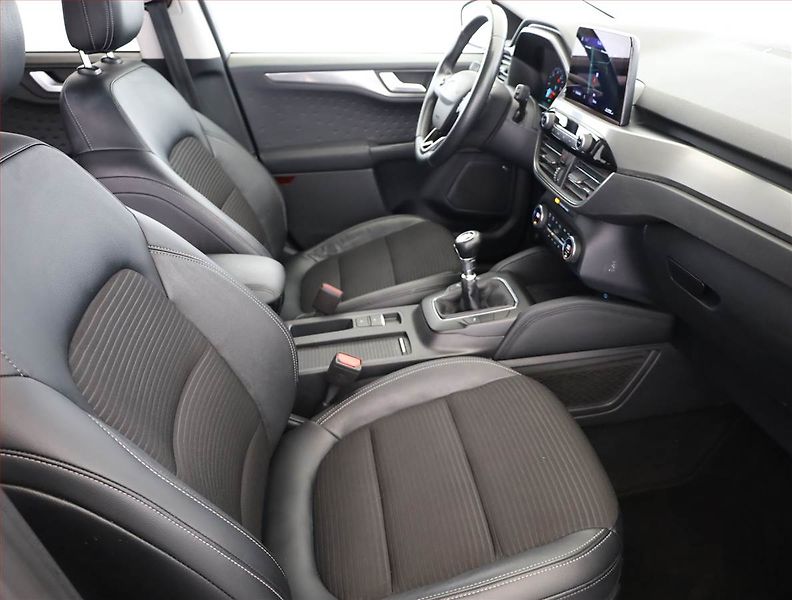 Ford Kuga (2020) Titanium 1.5 EcoBlue - fotka 7 z 18