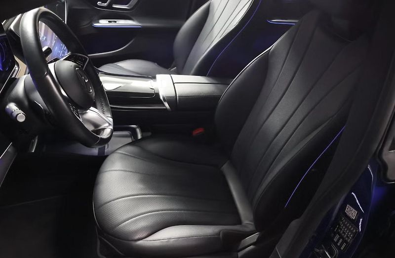 Mercedes-Benz EQE 350 AMG Kam Vzduch BLIS LED - fotka 11 z 21