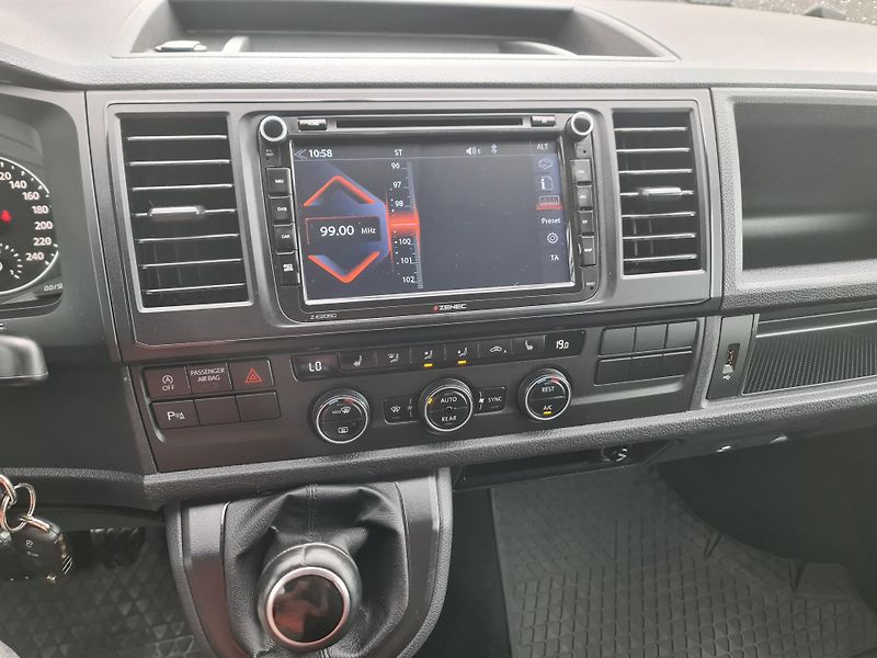 Volkswagen Caravelle (2016) T6 2.0 TDi 110-KW KLIM OLOMOUC - fotka 44 z 87